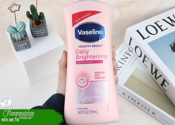 Sữa dưỡng thể Vaseline 725ml chuyên biệt dưỡng ẩm body cho da khô.