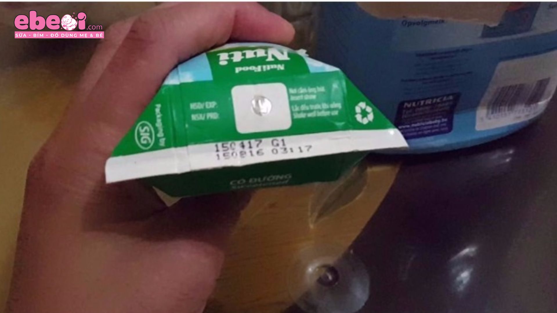 Sữa Tươi Bị Vón Cục Có Làm Sao Không? Phân Tích Chuyên Sâu
