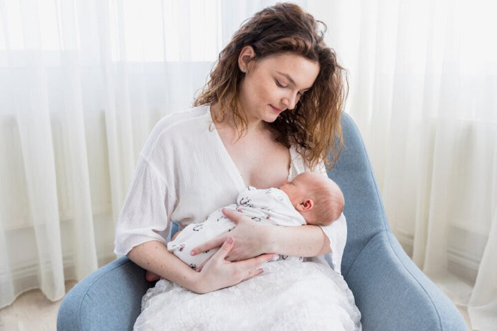 Sữa mẹ là nguồn dưỡng chất tốt nhất đối với trẻ sơ sinh