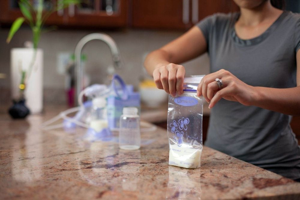 Sữa Mẹ Vắt Ra Để Tủ Mát Được Bao Lâu: Hướng Dẫn Toàn Diện