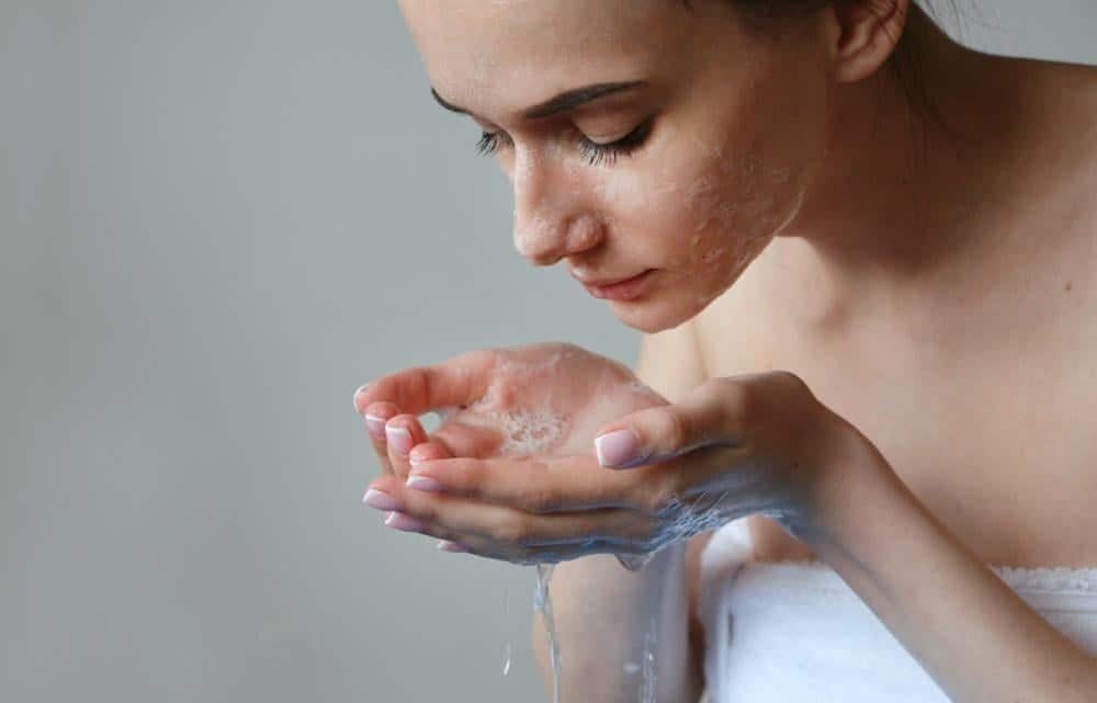 Sữa rửa mặt cho bà bầu Simple Refreshing Facial Wash dịu nhẹ