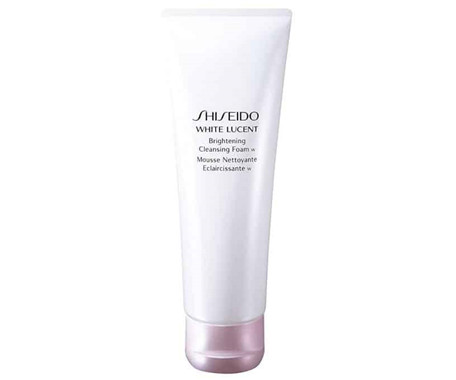 Sữa rửa mặt Shiseido White Lucent làm sáng da với chiết xuất cam quýt, một trong các thương hiệu sữa rửa mặt nổi tiếng từ Nhật Bản