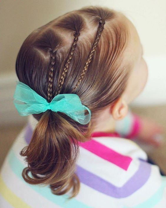 Tết tóc đuôi ngựa thấp cho bé gái tóc ngang vai, đơn giản và thanh lịch