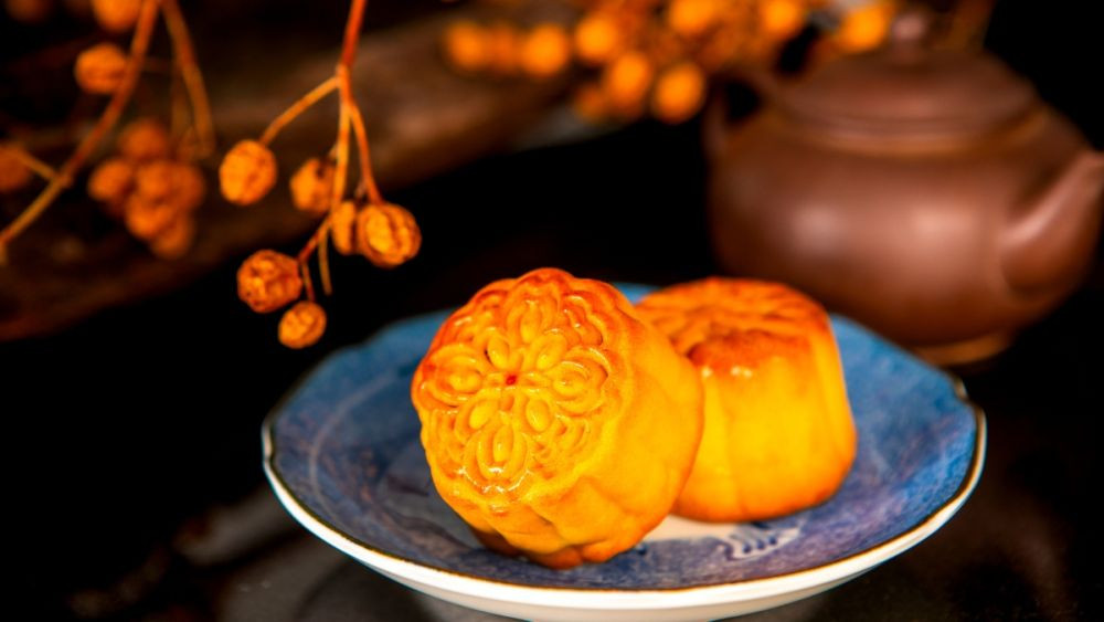 Tết Trung Thu là ngày bao nhiêu: gia đình quây quần bên mâm cỗ