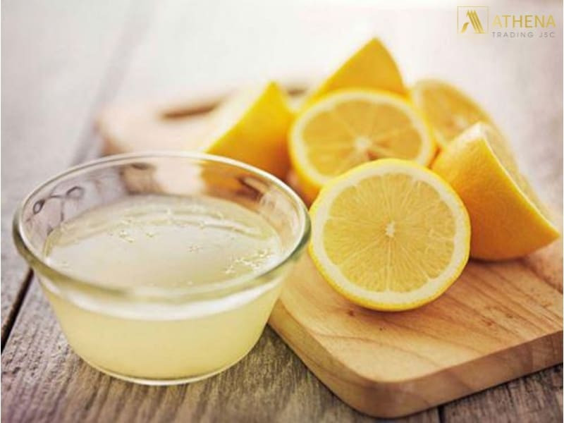 Thêm nước cốt chanh vào lòng trắng trứng gà làm mặt nạ