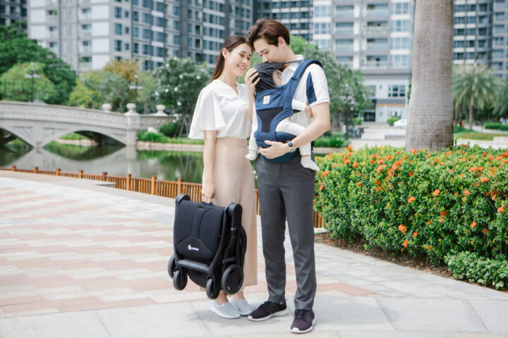 Thiết kế quai xách tiện lợi của xe đẩy cho bé gấp gọn Ergobaby Metro