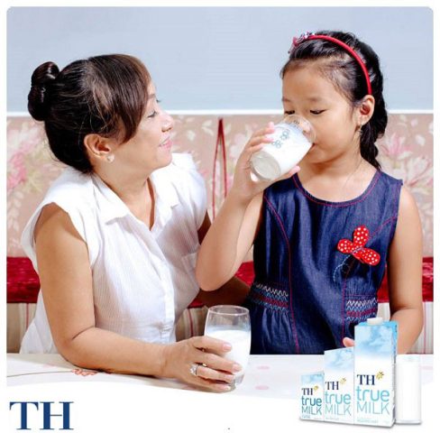 Thùng sữa tươi TH True Milk nguyên chất 1 lít, sản phẩm dinh dưỡng chất lượng cao.