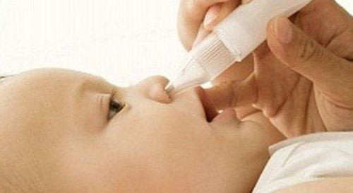 Thuốc nhỏ mũi cho trẻ nhỏ cần được sử dụng đúng cách để thuốc phát huy tối đa hiệu quả