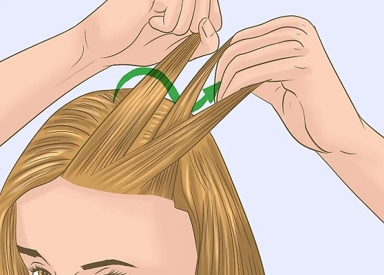 Tiếp tục luồn lọn tóc trong cùng dưới lọn tóc giữa, tạo mắt xích tết ngược cho bé gái