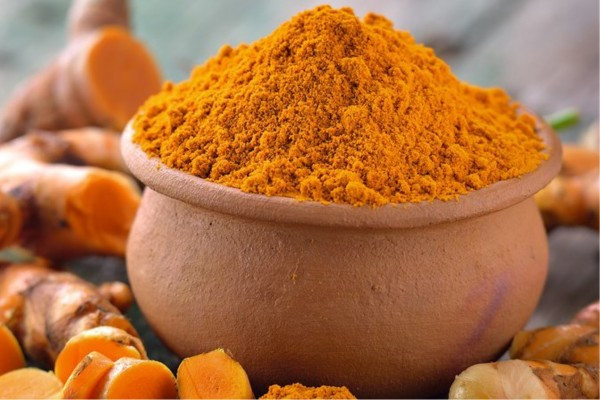 Tinh bột nghệ nguyên chất giúp làm lành da, mờ thâm sẹo hiệu quả