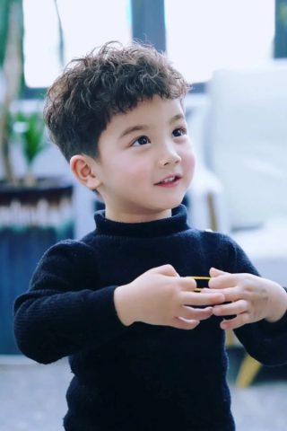 Tóc Xoăn Hàn Quốc Cho Bé Trai: Cẩm Nang Phong Cách & Chăm Sóc Toàn Diện