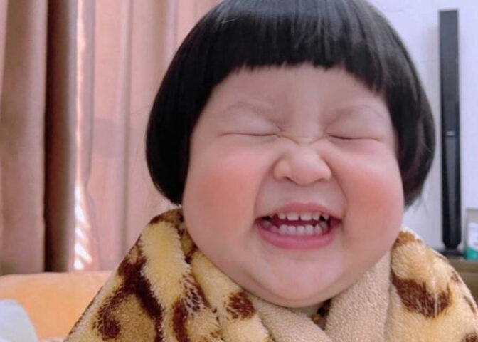Tóc ngắn kiểu đầu nấm cho bé gái 10 tuổi trông ngộ nghĩnh và đáng yêu