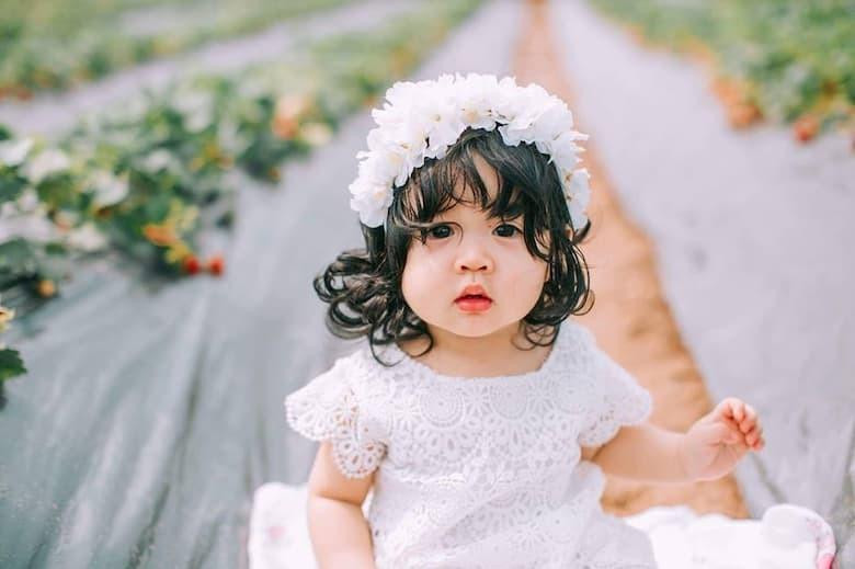 Tóc ngắn xoăn xù cho bé gái năng động kiểu Hàn