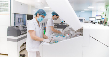 Trang thiết bị hiện đại phục vụ việc khám và điều trị da liễu tại Thu Cúc
