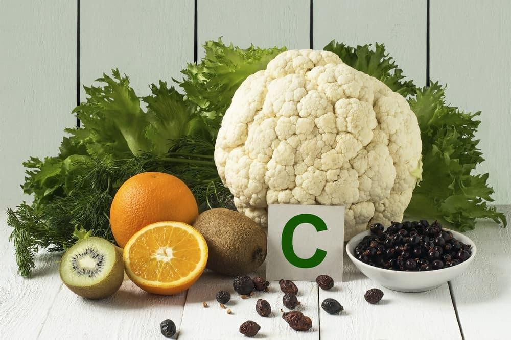 Trẻ bị chảy máu cam nên ăn gì để bổ sung vitamin C và K