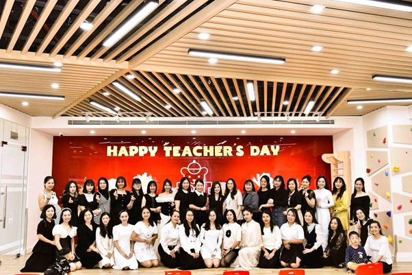 Trẻ em tương tác trong giờ học tiếng Anh tại trường mầm non quốc tế Maple Bear Hà Nội, áp dụng giáo dục Canada