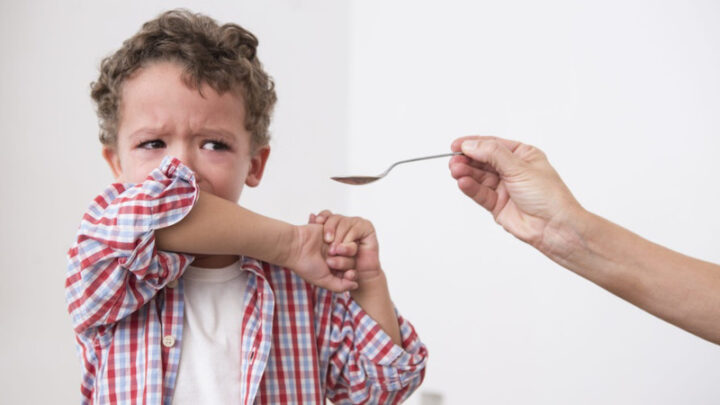 Làm Gì Khi Trẻ Không Chịu Uống Thuốc: Giải Pháp Toàn Diện Giúp Bé Hợp Tác