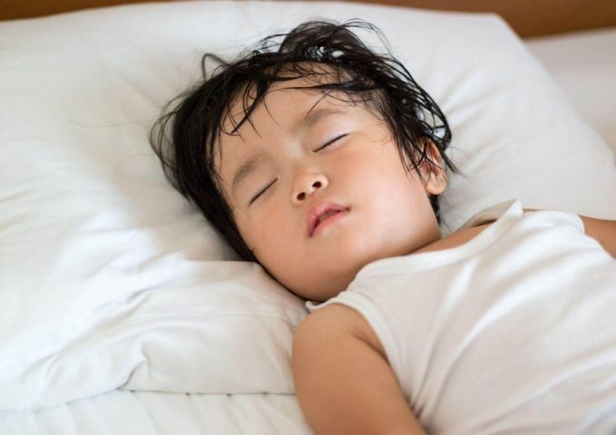 Trẻ Bị Ra Mồ Hôi Trộm: Nguyên Nhân, Dấu Hiệu và Cách Xử Lý Hiệu Quả