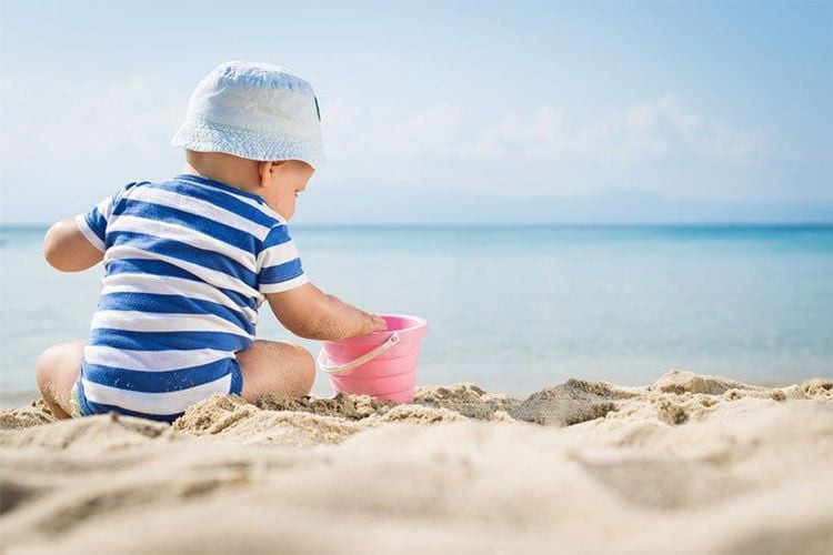 Tắm Nắng Cho Trẻ Sơ Sinh Mấy Giờ: Hướng Dẫn Chi Tiết Từ A-Z