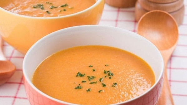 Trộn dầu gấc tự làm tại nhà ngon vào các món ăn dặm của bé