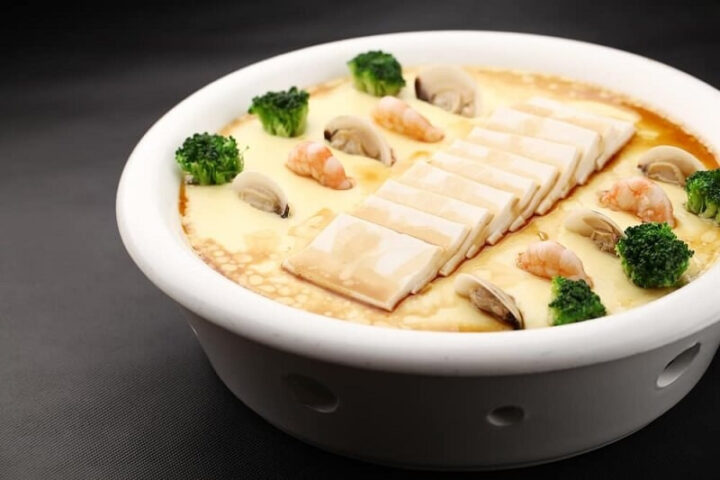 Trứng hấp đậu hũ non và sữa đậu nành thanh mát