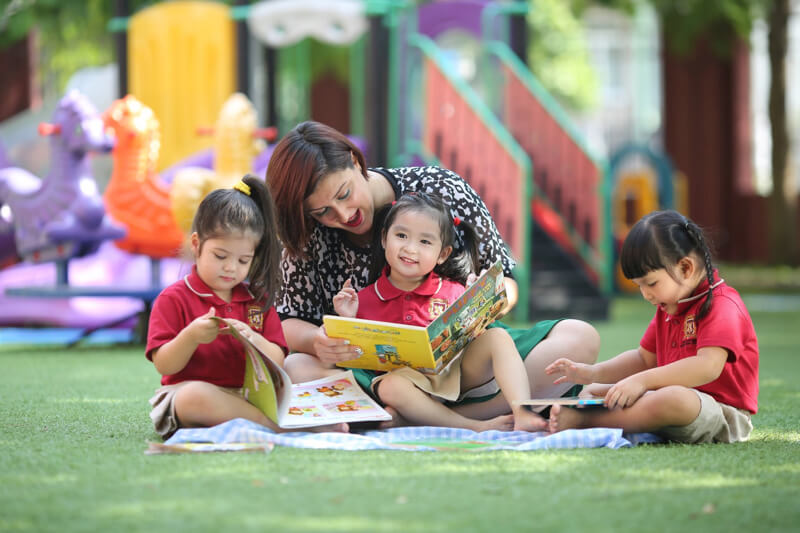 Rèn luyện thói quen đọc sách cho trẻ chính là một trong những kỹ năng cần thiết