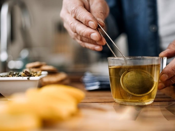 Uống Mật Ong Nước Ấm Buổi Sáng: Lợi Ích & Hướng Dẫn Chi Tiết