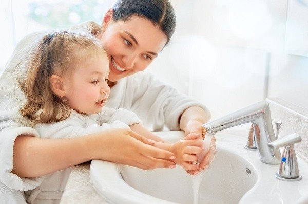 Lưu ý vệ sinh khi làm đồ chơi bằng que kem đơn giản