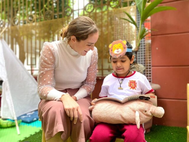 Ba mẹ nên cùng trẻ đọc sách mỗi ngày