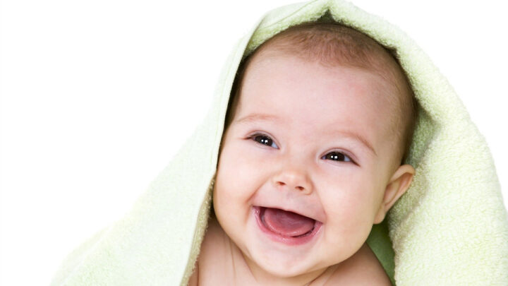 Ảnh em bé đáng yêu cười ngây thơ