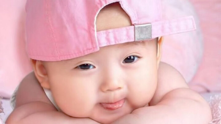 Ảnh em bé đáng yêu cười trong sáng