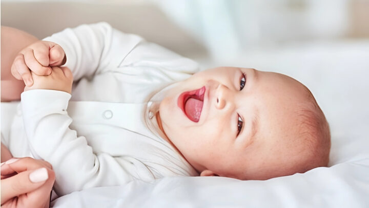 Tải hình ảnh em bé đáng yêu cười hồn nhiên