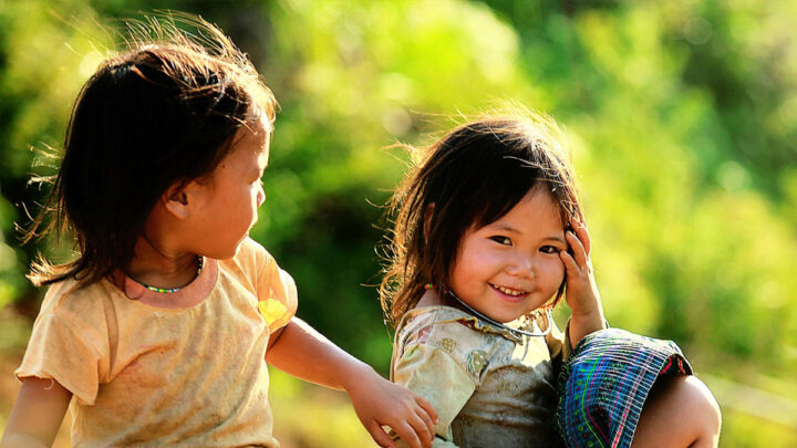 Ảnh em bé đáng yêu cười hồn nhiên lay động lòng người