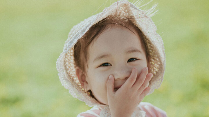 Tải ảnh em bé đáng yêu cười hồn nhiên ngây thơ