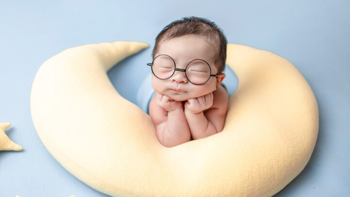 Ảnh em bé trai đáng yêu cười đáng yêu
