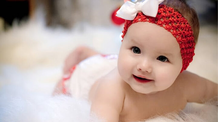 Hình ảnh bé gái đáng yêu cười dễ thương, ai nhìn cũng phải yêu