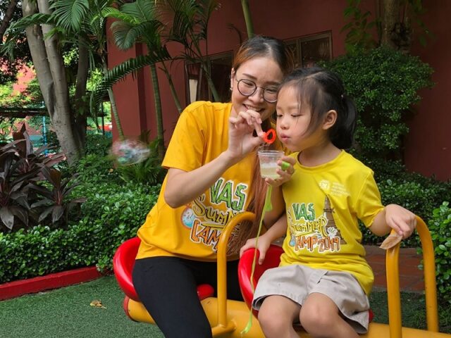 Hướng dẫn trẻ những trò chơi tích cực, không nuông chiều thái quá