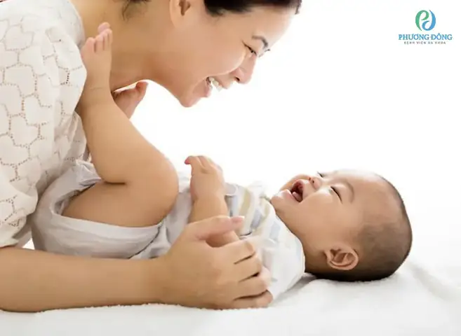 Ba mẹ hãy thường xuyên giao tiếp với con