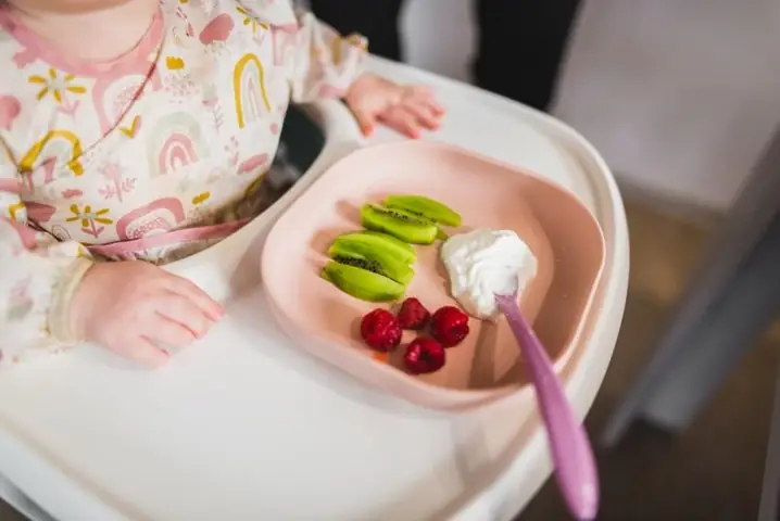 1. Trẻ 4 tháng tuổi ăn dặm được chưa?