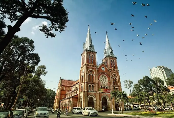 12. Nhà thờ Đức Bà – Bưu điện thành phố