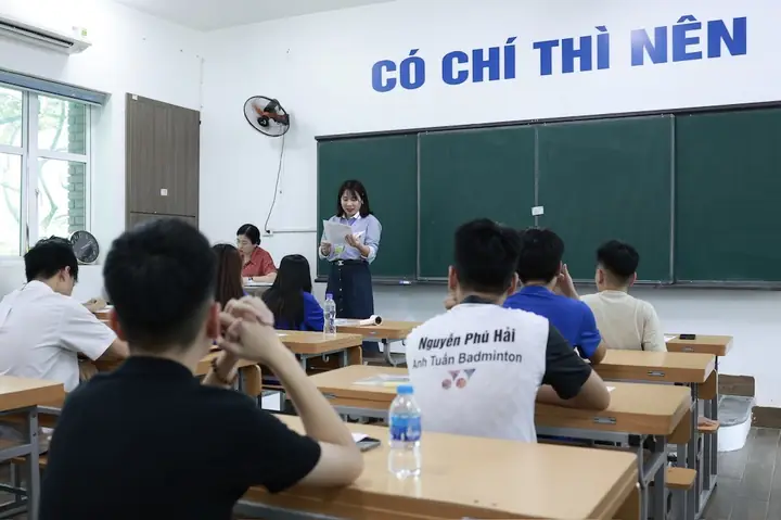 Từ năm học 2025 - 2026, trường học không được thu học phí, tiền học thêm của học sinh. Ảnh: Hải Nguyễn