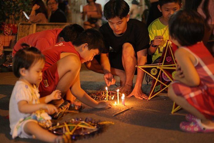 Các Trò Chơi Dân Gian Trong Đêm Trung Thu Giúp Bé Phát Triển Toàn Diện