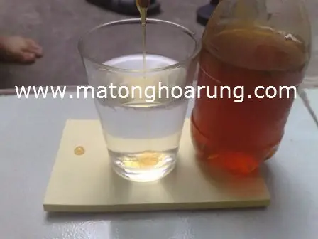 2. Cách nhận biết mật ong nguyên chất, thật giả bằng ly nước