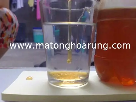 2. Cách nhận biết mật ong nguyên chất, thật giả bằng ly nước