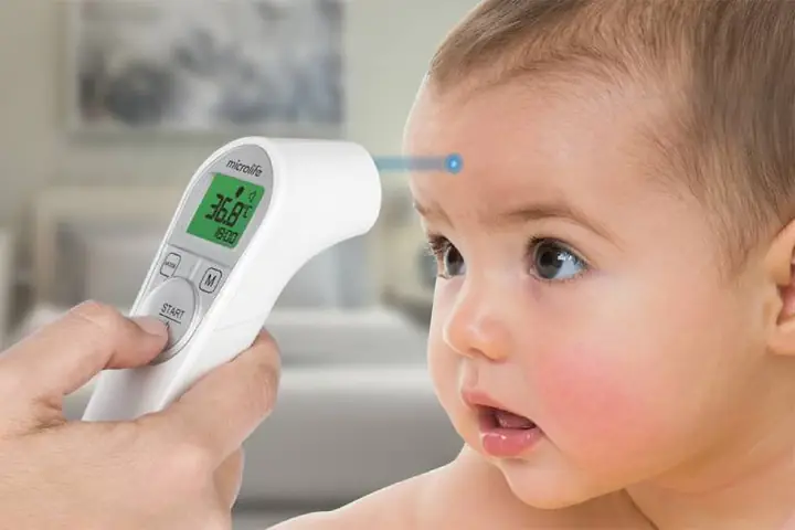 1. Hướng dẫn cách đo nhiệt kế điện tử đo trán
