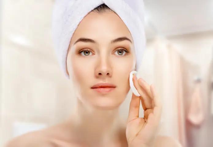 Dùng sữa tươi không đường như một loại toner Dùng sữa tươi không đường như một loại toner