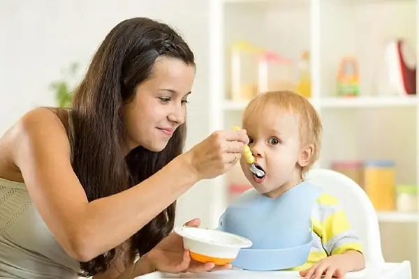 Đâu là thời điểm thích hợp để bé ăn bột?