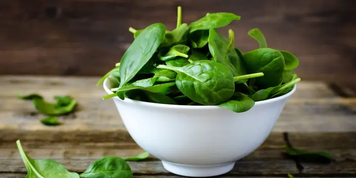Những lưu ý khi ăn cải bó xôi