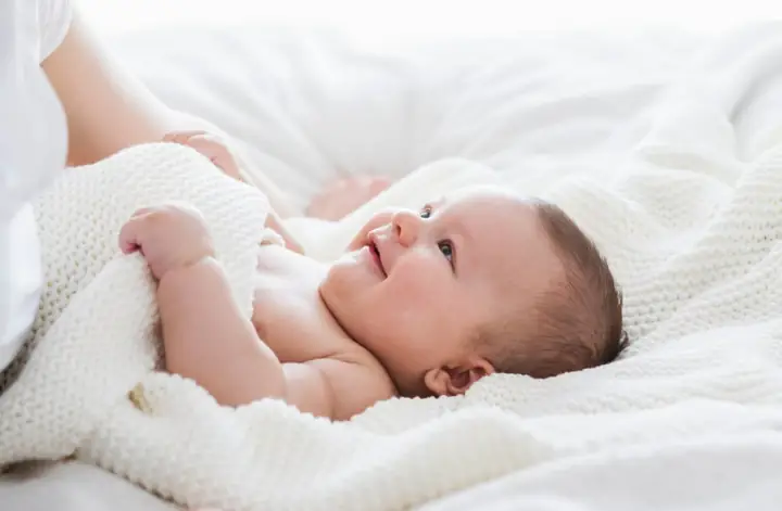 Lời chúc đầy tháng bé hay, ý nghĩa