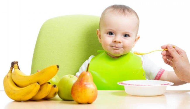 Bé 5 tháng ăn được quả gì: Có nên cho bé 5 tháng tuổi ăn trái cây không?